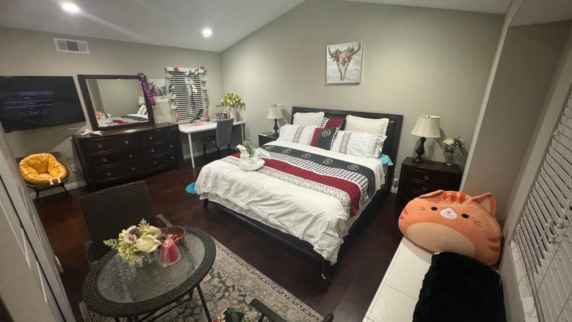 King Bed Big Room Chino Hills Dış mekan fotoğraf