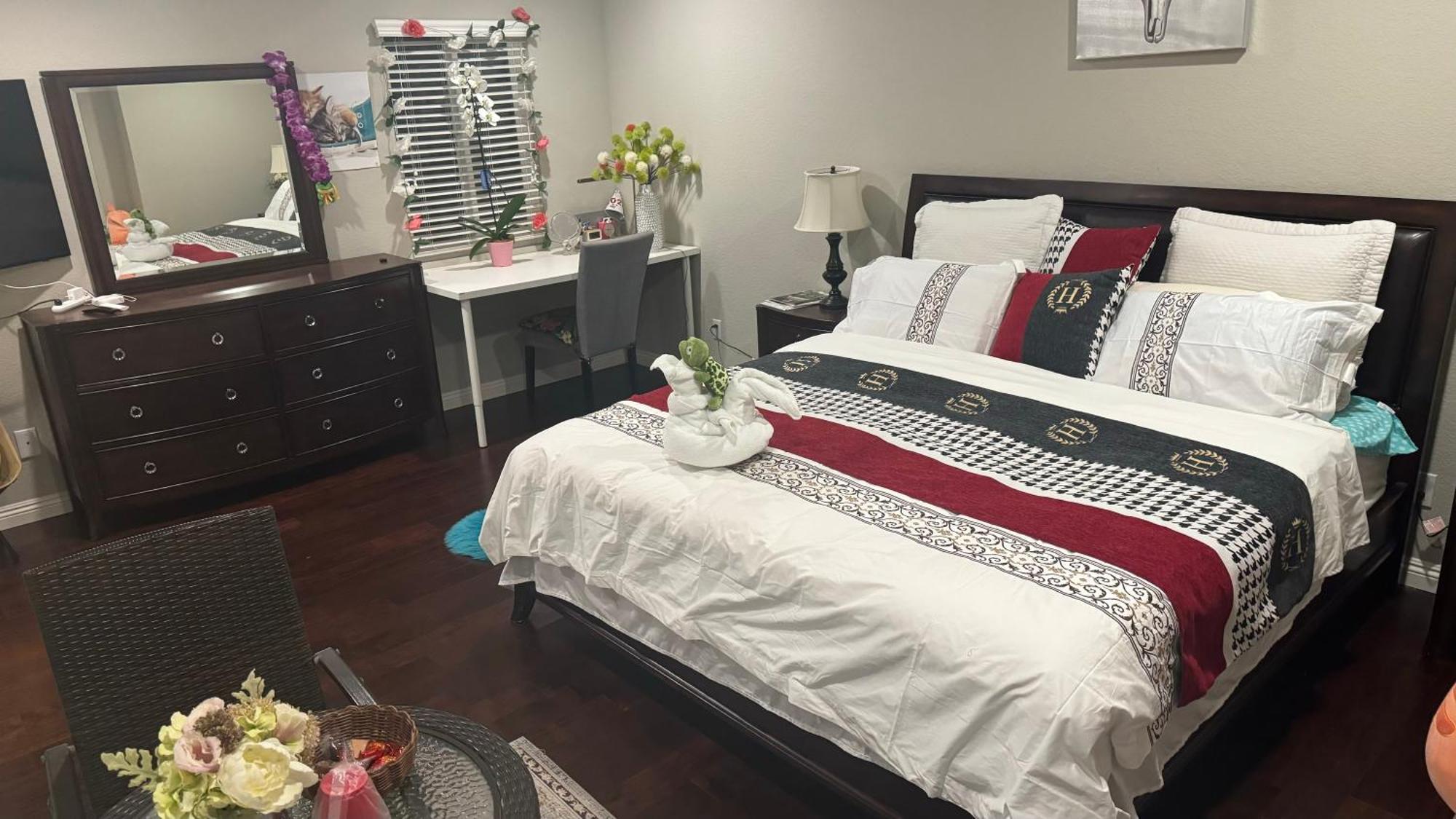 King Bed Big Room Chino Hills Dış mekan fotoğraf