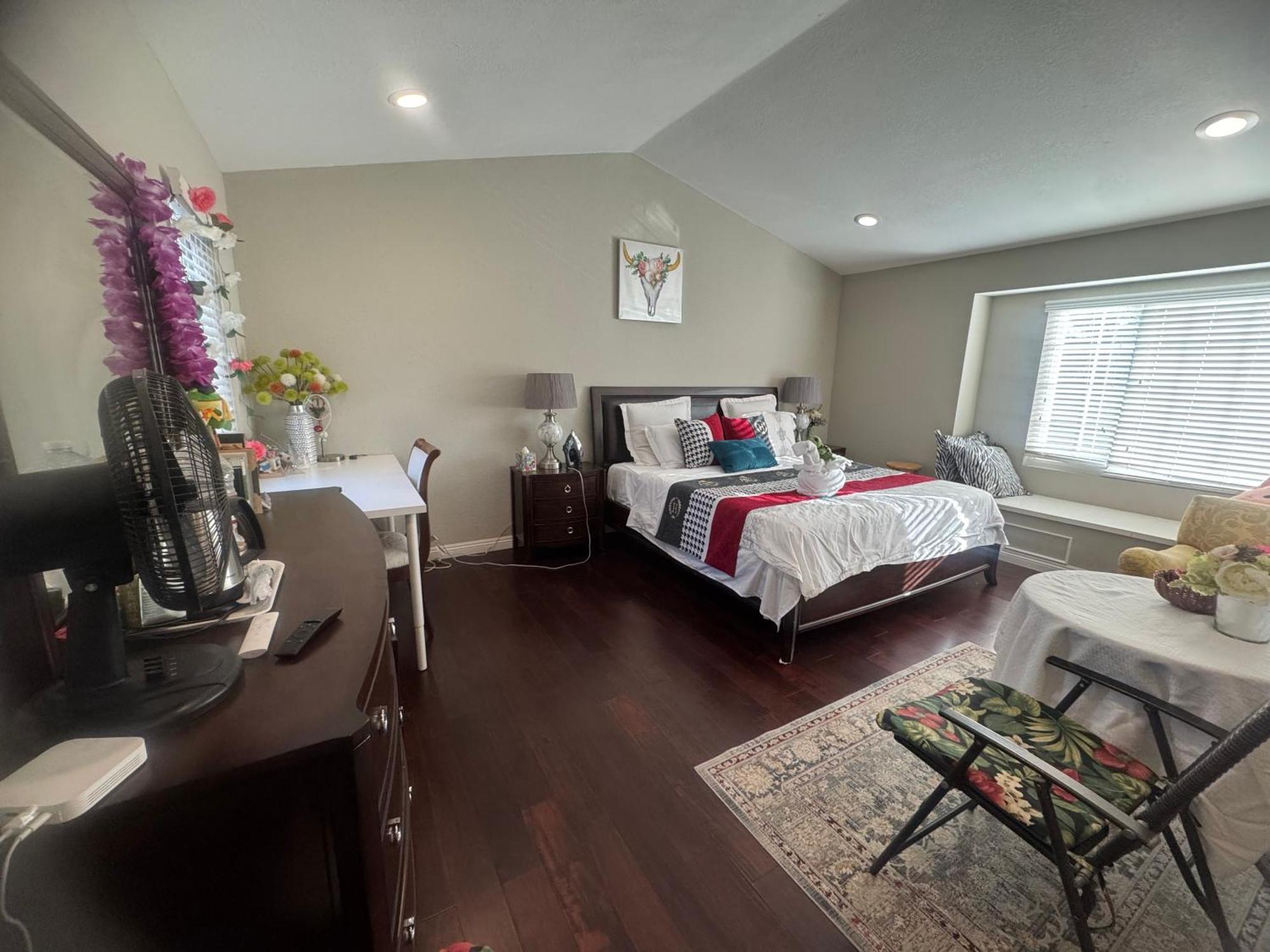 King Bed Big Room Chino Hills Dış mekan fotoğraf